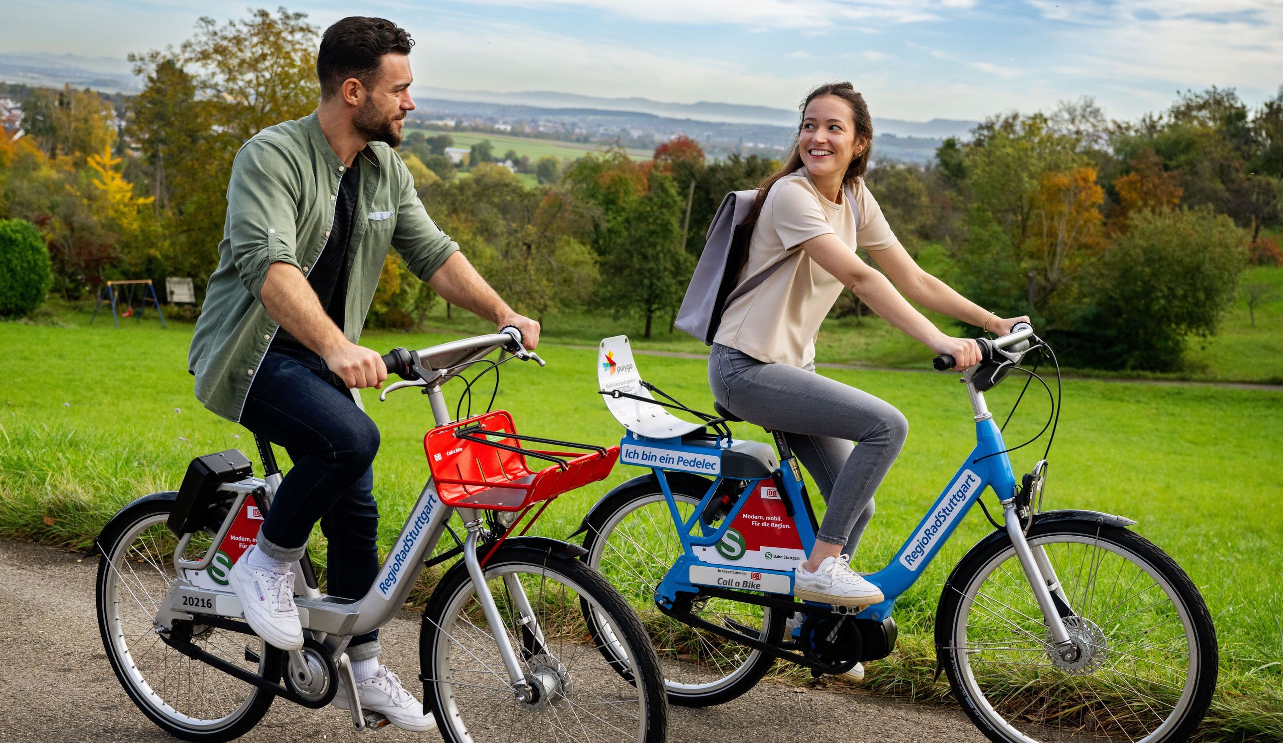 Friends riding a RegioRad and a pedelec through Stuttgart